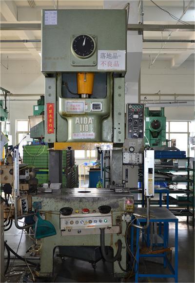 4、110T單點順?biāo)蜎_壓機(jī)1.JPG