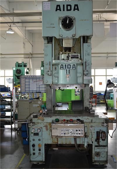 5、110T單點順?biāo)蜎_壓機(jī)2.JPG